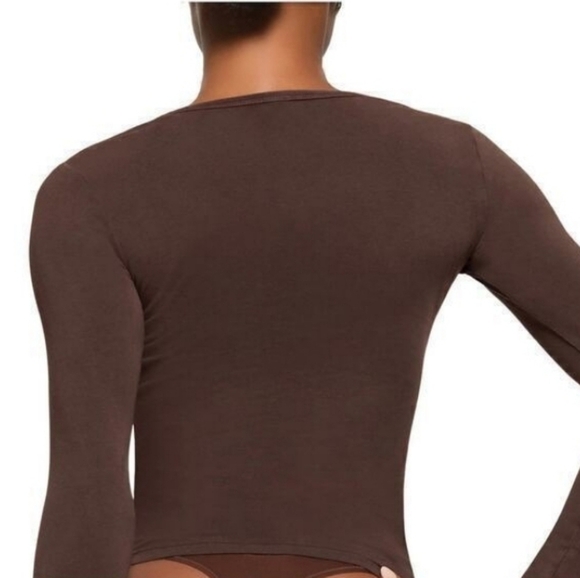SKIMS Brown Long Sleeve Henley Top - Picture 3 of 6